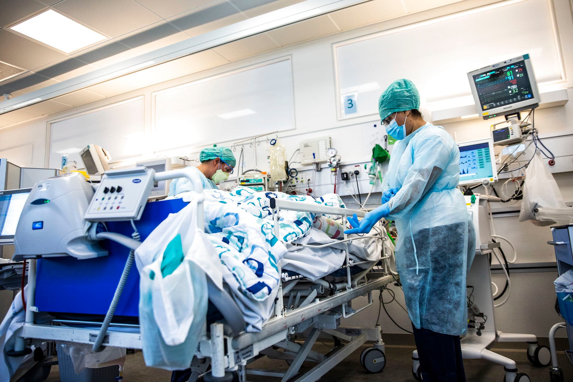 De yngre læger, der blev omplaceret eller fik aflyst kurser på deres uddannelse på grund af corona-indsatsen, blev lovet dispensation fra ellers gældende krav. Men flere har alligevel oplevet at få forsinket deres autorisation. (Foto: Ólafur Steinar Gestsson/Ritzau Scanpix)