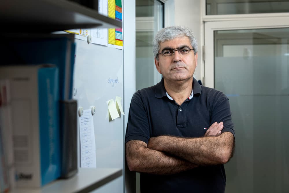 “Kommer det ikke til at fungere med en balance mellem det, jeg kan og vil, og det, jeg får lov til, stopper jeg”, siger overlæge Koorosh Karimi, der har arbejdet på Sygehus Sønderjylland i 15 år. (Foto: Palle Peter Skov)