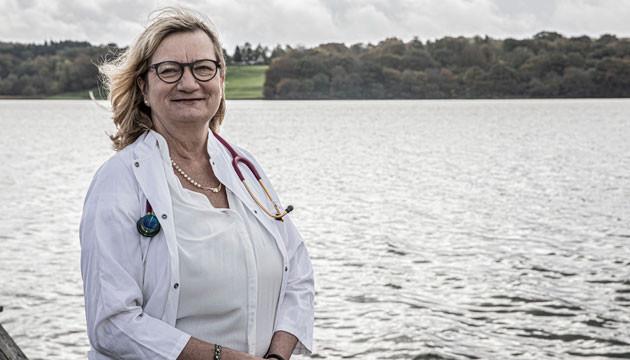 Praktiserende læge Inger Uldall Juhl er ved at etablere et lokalt netværk mellem praktiserende læger og præster i Kolding. Foto: Winblad Fotografi