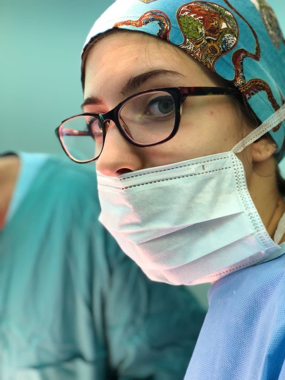 Anna startede allerede som 16-årig på medicinstudiet. I dag er hun 27 år og arbejdede indtil for nylig som onkolog på Ruslands største og mest respekterede institut for kræftbehandling. Privat foto