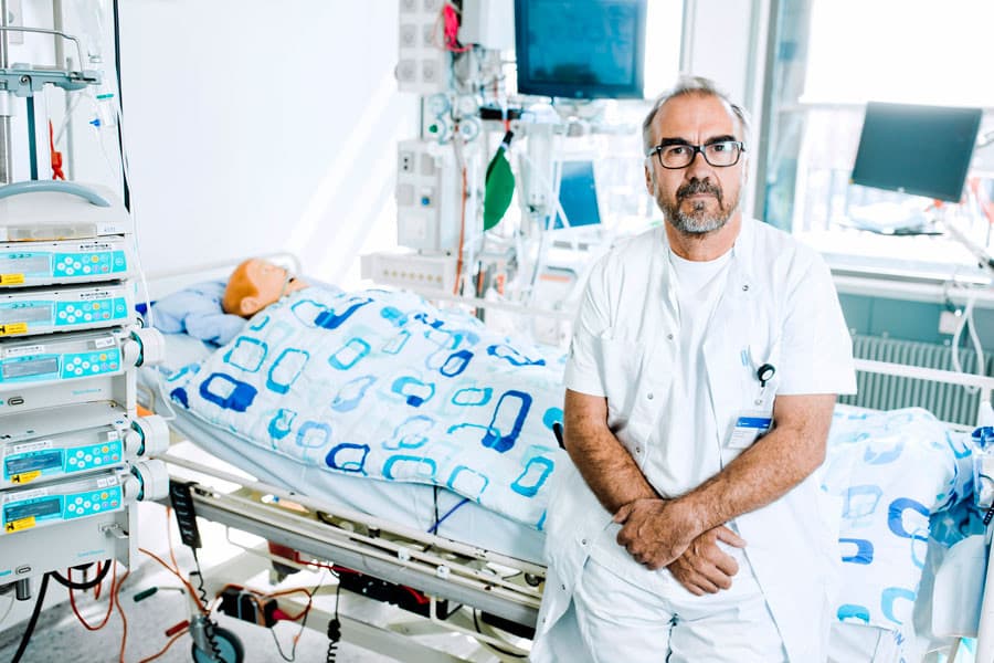 Lovprisninger og løfter om mirakler med personlig medicin, kunstig intelligens og digitalisering strækker sig langt ind i regeringen, siger Anders Perner. Foto: Claus Boesen