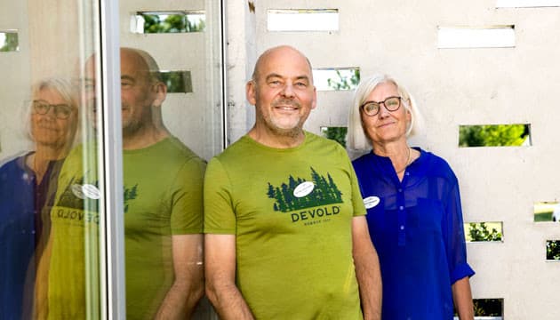 Helene Galsgaard og Michael Halder fremhæver det livsbekræftende i arbejdet på et hospice: »Jeg hører tit den der med, at ,nå, du arbejder med døende patienter – det må være tungt’. Nej, det er det ikke. Det kan være enormt meningsfyldt og givende«, siger Michael Halder. Foto: Nils Lund 