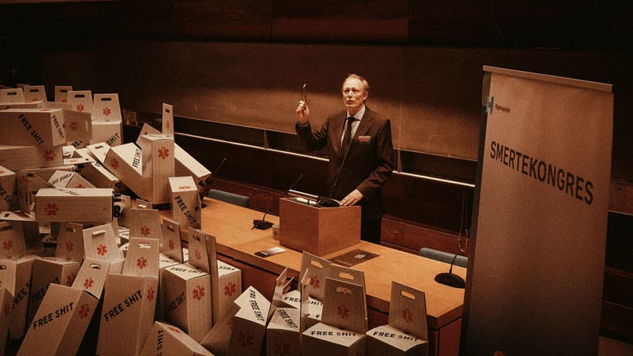 Lars Mikkelsen spiller Pontoppidan, der er overlæge på Neurokirurgisk. Foto: Christian Geisnaes