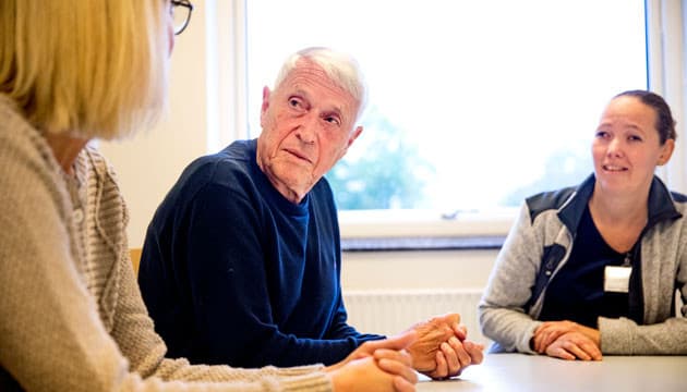 I Lolland Kommune har Niels Møller og kommunens palliationssygeplejersker - her til møde på sundhedshuset i Maribo - lige nu omkring 125 patienter med palliative behov. Foto: Nils Lund Pedersen.