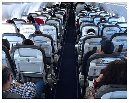 Risikoen for venøs tromboembolisme er ikke påvist at være højere på økonomiklasse end i flyets dyrere og mere rummelige afsnit.