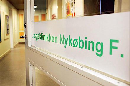 Manglen på praktiserende læger har resulteret i vikarbetjente regionsklinikker som f.eks. i Nykøbing Falster. Foto: Ingrid Riis.
