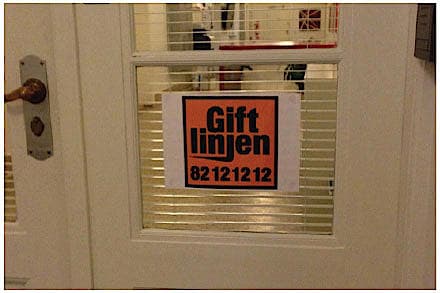 Nikotin stimulerer frigivelsen af dopamin i nucleus accumbens. Ved rygestop er faldet i dopaminniveau med til at give abstinenser. Vareniclin blokerer for nikotin, men stimulerer samtidig frigivelsen af dopamin, dog i mindre grad end nikotin.
