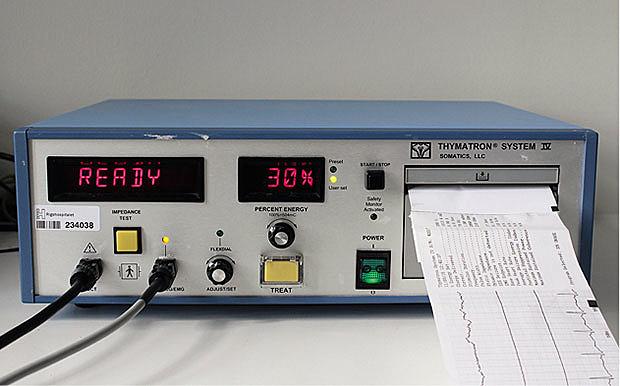 Thymatronapparat til elektrokonvulsiv terapi.