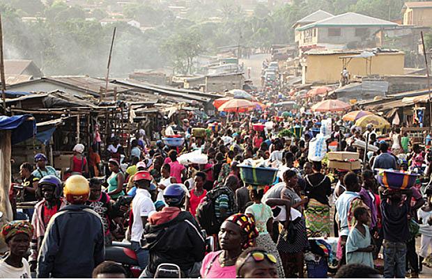 Liv på gaden i Freetown, Sierra Leone.