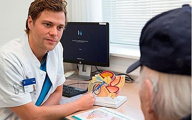 Testosteronsubstitution til mænd, der tidligere er behandlet for prostatacancer, bør foregå i samarbejde med en urolog og kun efter grundig information om fordele og risici ved behandlingen. 