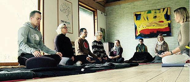 En øvelse med siddende meditation, som indgår i forløbet ved mindfulness-baseret kognitiv terapi. 