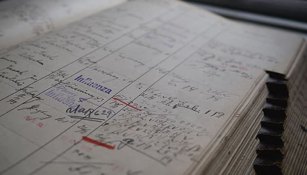 Hospitalernes indskrivningsprotokoller bugnede fra sommeren 1918 med influenzapatienter (foto: Tommy Heisz, Københavns Stadsarkiv).