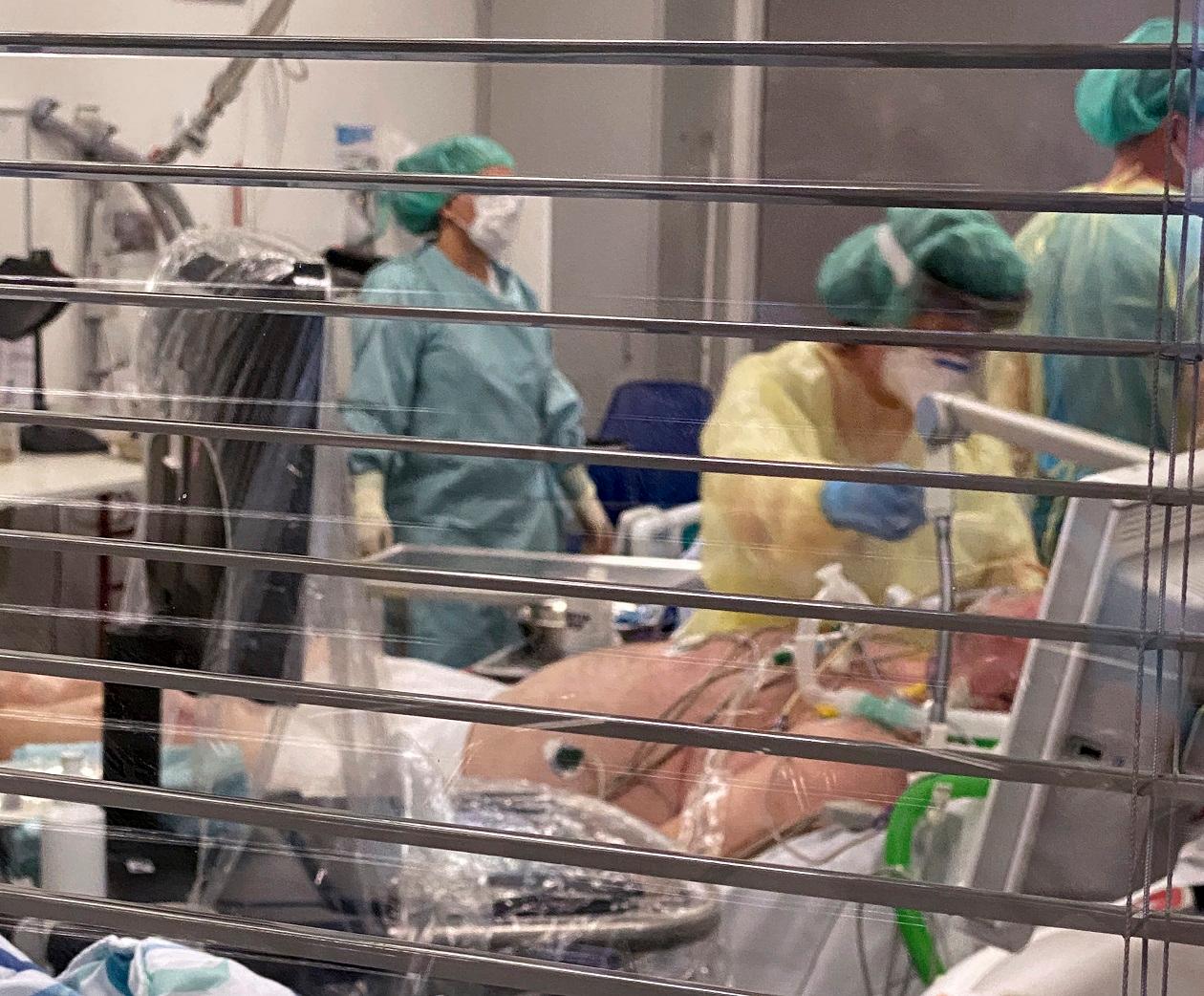 Patient på intensivafdeling med respirationssvigt som følge af COVID-19. Foto: Amager og Hvidovre Hospital