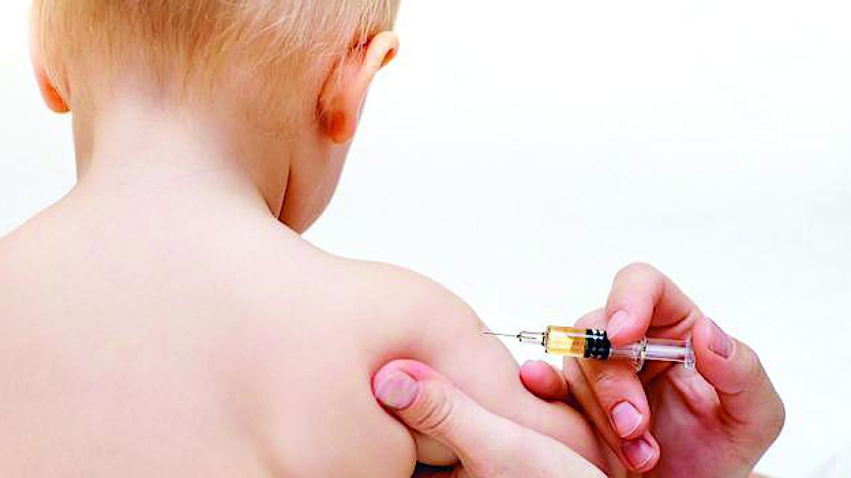 Kombinationsvaccine mod mæslinger, fåresyge, røde hunde og skoldkopper øger for feberkramper |