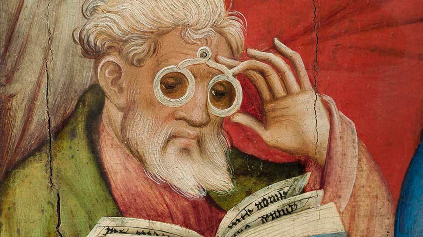 »Brille-apostlen«, som findes på Conrad von Soests altertavle fra 1403 i kirken i Bad Wildungens Stadtkirche, anses for at være den ældste afbildning af briller nord for Alperne.