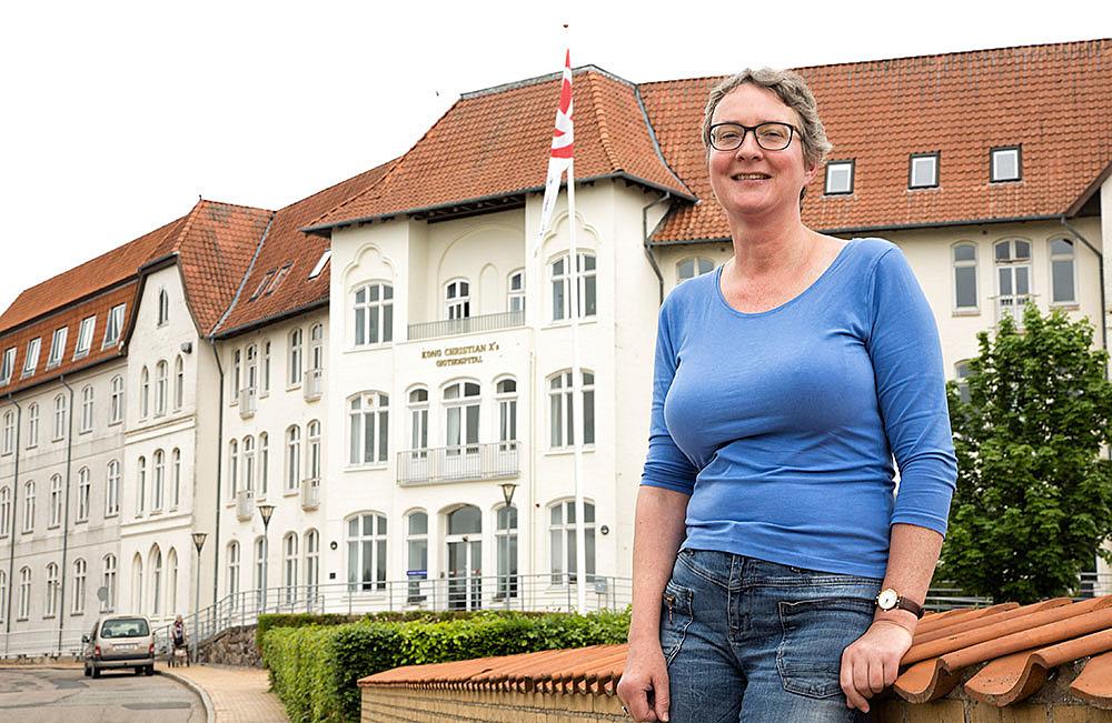 I næsten al sin tid som patient på Kong Christian X’s Gigthospital har 49-årige Mette Fravsbøl oplevet at blive inddraget i forskellige forskningsforløb. Foto: Heidi Lundsgaard.