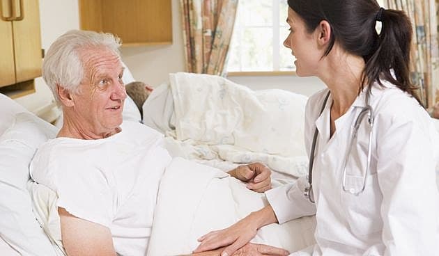 Patienten skal opleve, at der altid er een læge, som bærer det overordnede ansvar for behandlingsforløbet, står der i den politiske aftale om en national model for den patientansvarlige læge.