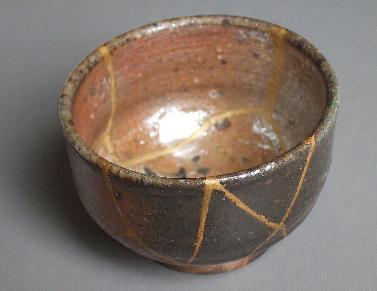 Japansk skål med kintsugi-reparation. Foto: Wikimedia Commons