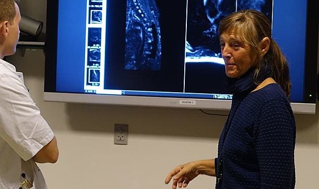 Anne Grethe Jurik deler sin tid mellem klinisk arbejde og undervisning. Foto: Privat.