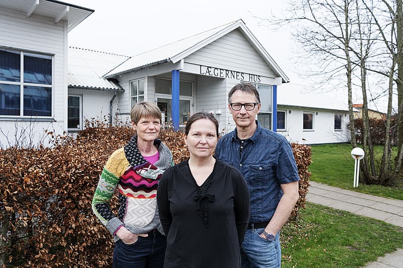 Kirsten Kristensen, Belinda Berner og Morten Schønemann fra Lægers Hus i Gørlev. Der er egentlig plads til fem læger, men lige nu er der kun tre praktiserende læger. Foto: Claus Bech.