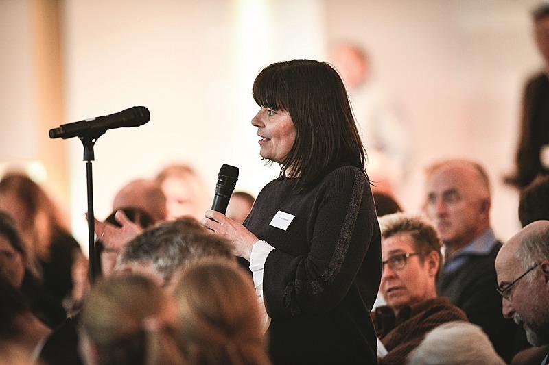 Gunver Lillevang stiller spørgsmål til statsministeren på Lægemøde 2019. Foto: Palle Peter Skov
