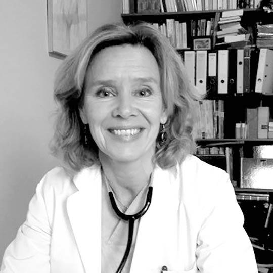 Pernille Rox Hansen er uddannet læge i Bruxelles og derefter børnelæge. hun tog efteruddannelse i Paris og fik speciale i nyresygdomme hos børn, og arbejder i dag som børnelæge i egen praksis. 