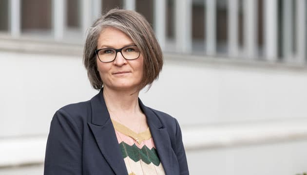 Afdelingslæge Marianne Ingerslev Holt har været speciallæge i knap 9 år og har i den periode været ansat på Onkologisk Afdeling på Aarhus Universitetshospital. Hun fortæller, at hun har kompetenceudviklet sig på mange fronter, blandt andet med en fagområdespecialisering. Foto: Palle Peter Skov