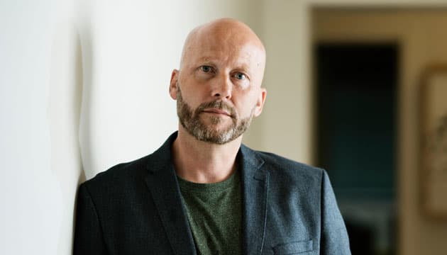 »Jeg ser med noget bekymring, at der er en del unge speciallæger i almen medicin, der venter med at købe sig ind i en praksis. De kan altså risikere, at det lige pludselig er for sent«, siger Henrik Idriss Kise. (Foto: Martin Dam Kristensen)