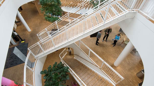 Sundhedscenteret i Haderslev er nybygget, og næste år åbnes en tilbygning, som giver plads til videokonsultationslokaler, praktiserende læger og en gynækolog. Foto: Palle Peter Skov