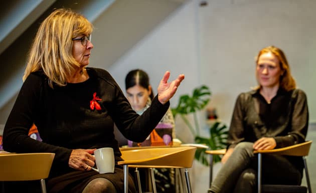 Diskussionen er i gang på aftenens møde i patientrådet i Skødstrup. Foto: Jesper Balleby