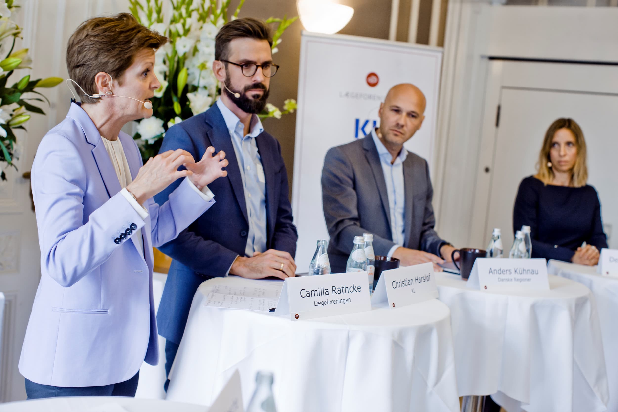 Repræsentanterne for de fire repræsentanter bag topmødet med Lægeforeningens formand Camilla Rathcke, KL-direktør Christian Harsløf, regionsformand Anders Kühnau og psykologformand Dea Seidenfaden diskuterede blandt andet sammenhængen i psykiatriindsatsen på tværs af de nuværende sektorer. (foto: Claus Boesen)