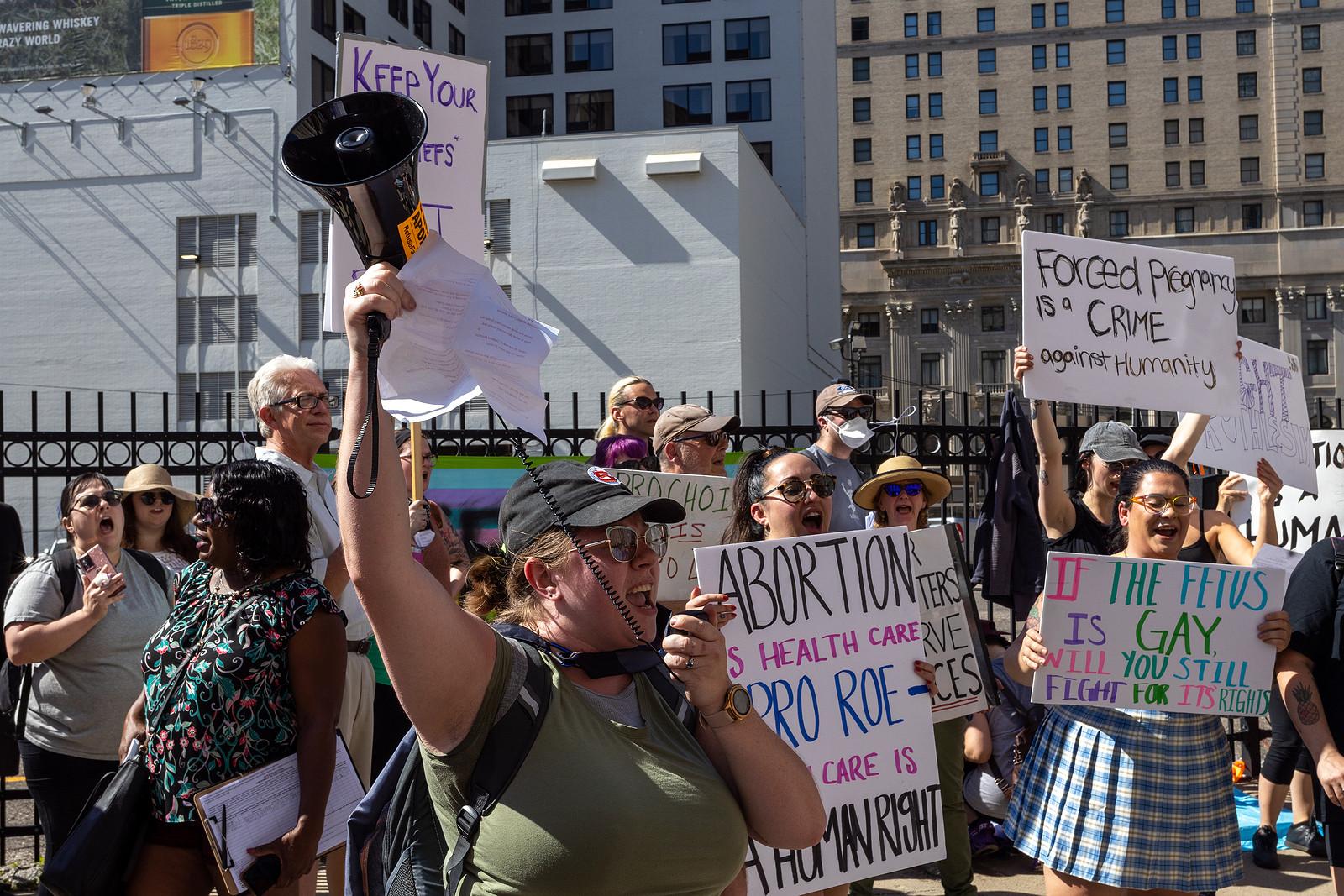 Demonstranter protesterer i gaderne i Detroit, Michigan, efter højesteret omstøder loven om Roe vs. Wade. Foto: Colourbox. 