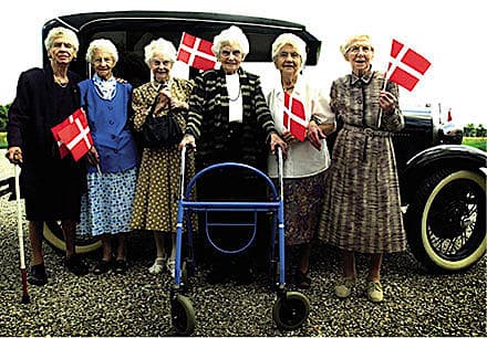 Seks søstre, som tilsammen blev 580 år, heraf blev to over 104 år. Foto: Rikke Madsen.