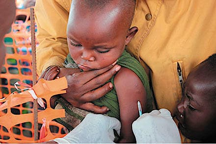 Her vaccineres et barn i DR Congo. (Billedet er bragt med tilladelse fra Læger uden Grænser.