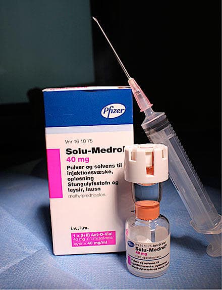 Glukokortikoider kan paradoksalt nok forårsage anafylaktiske reaktioner.