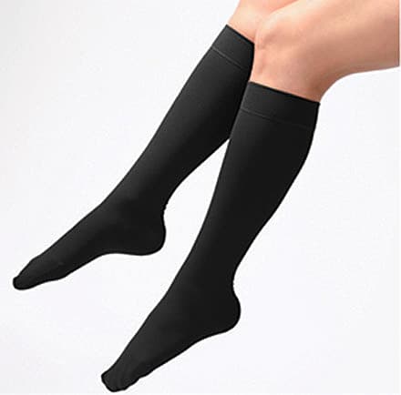 Typisk kort kompressionsstrømpe.