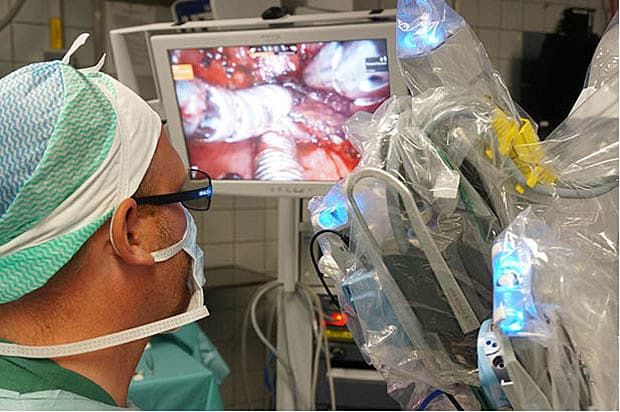 Transoral robotkirurgi hos en patient med mundsvælgkræft.