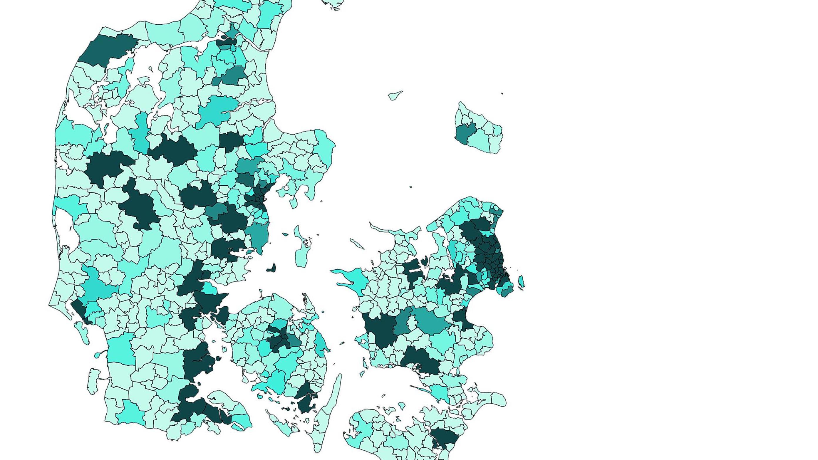 Kortet viser, hvor mange læger der bor i hvert postnummer. Jo mørkere farven er, des flere læger bor der. Nær sygehusbyerne bor særligt mange læger.
