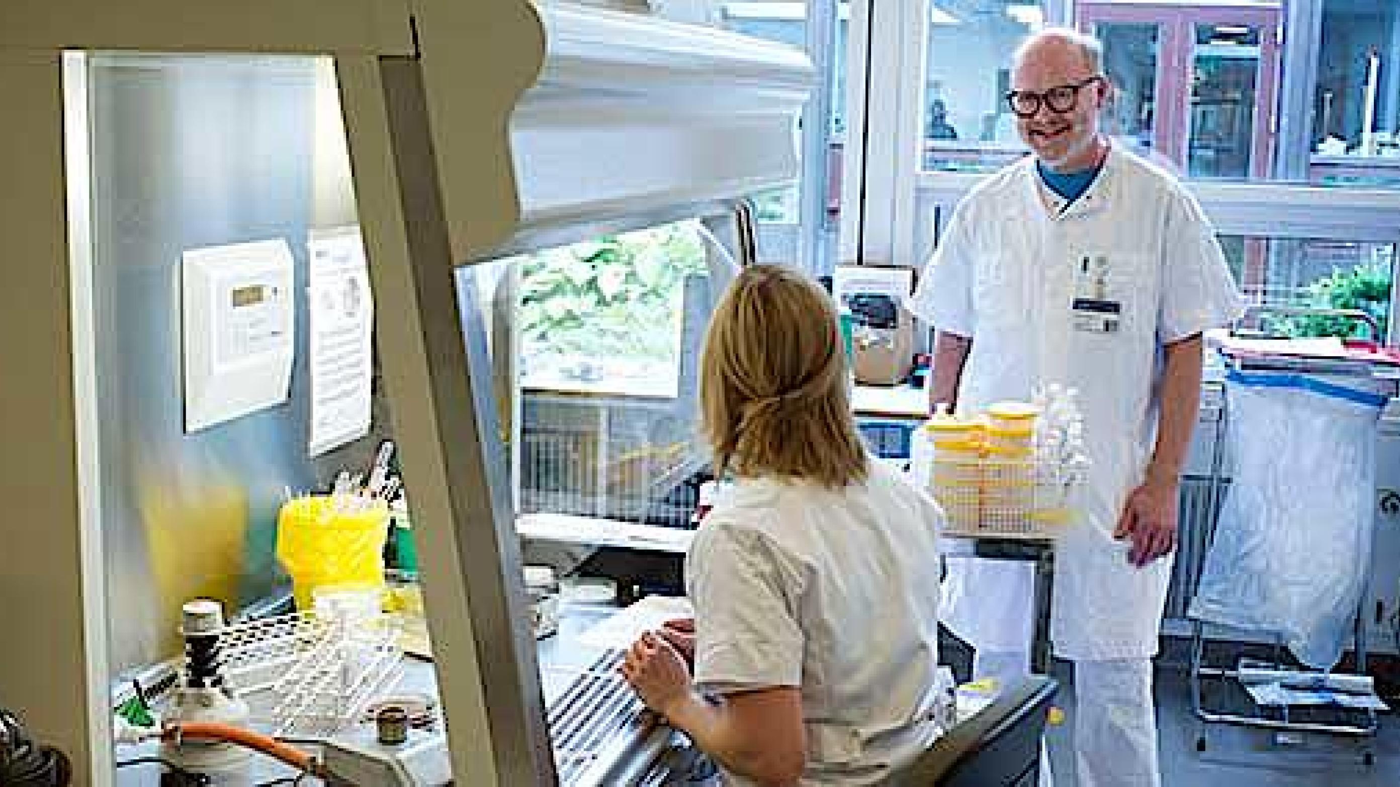 Den største udfordring får vi, når fremtidens MRSA-patienter får kræft og kommer i behandling, siger professor Henrik Westh. Foto: Thomas Sjørup