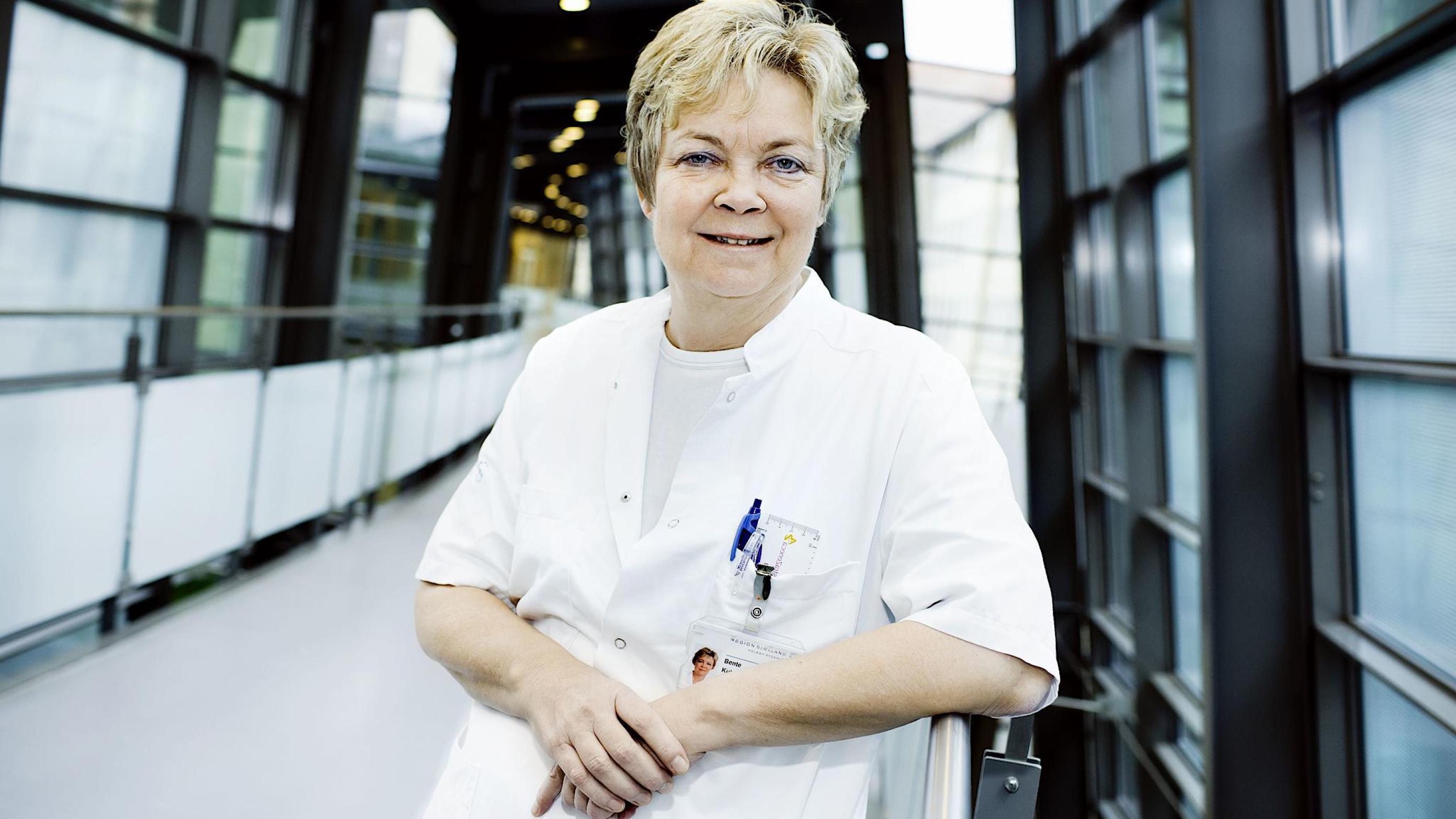 Specialeansvarlig overlæge på Holbæk Sygehus' hjerteafdeling Bente Kühn Madsen har ransaget sin måde at være læge på og synes ikke, at hun forskelsbehandler. Foto: Claus Boesen.
