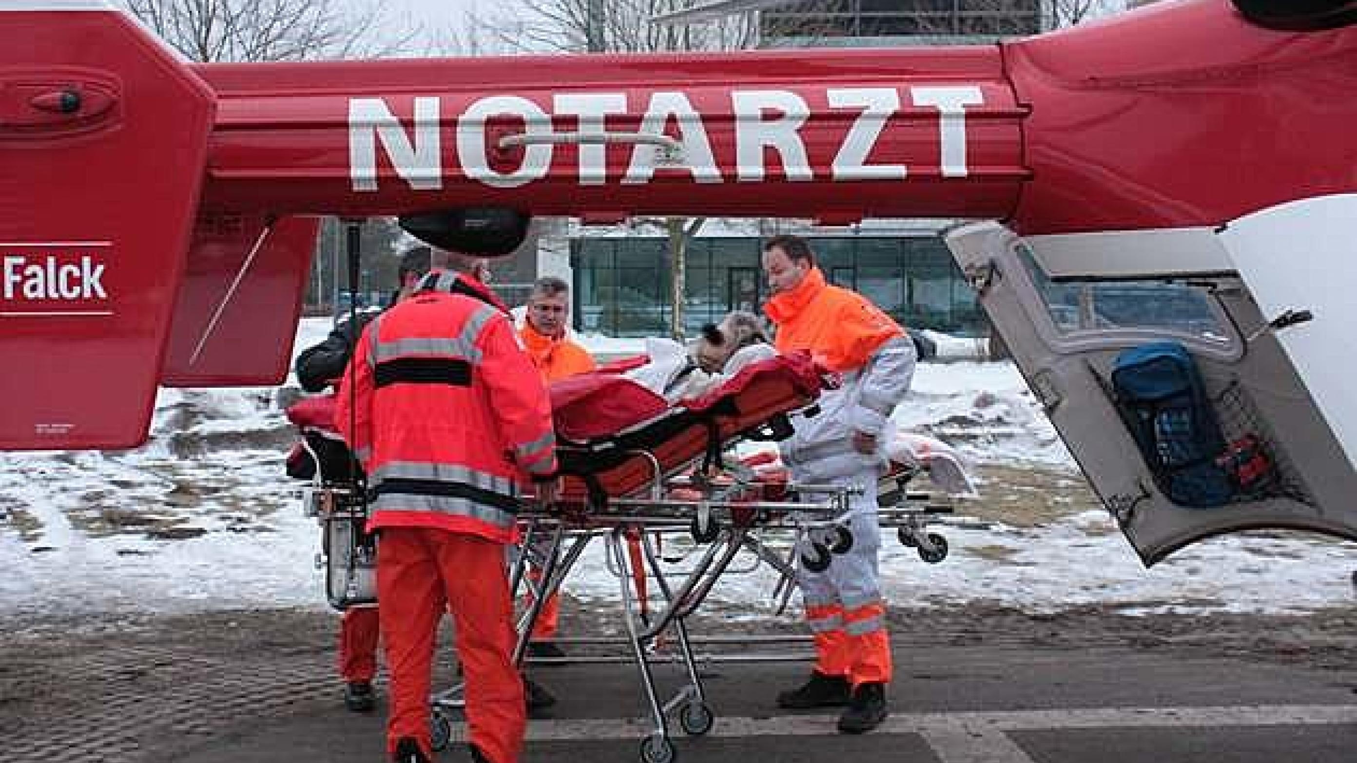 Lægehelikopteren fra Nibøl bringer en sønderjysk patient til OUH ved en tidligere indsats. Foto: Klaus Larsen.