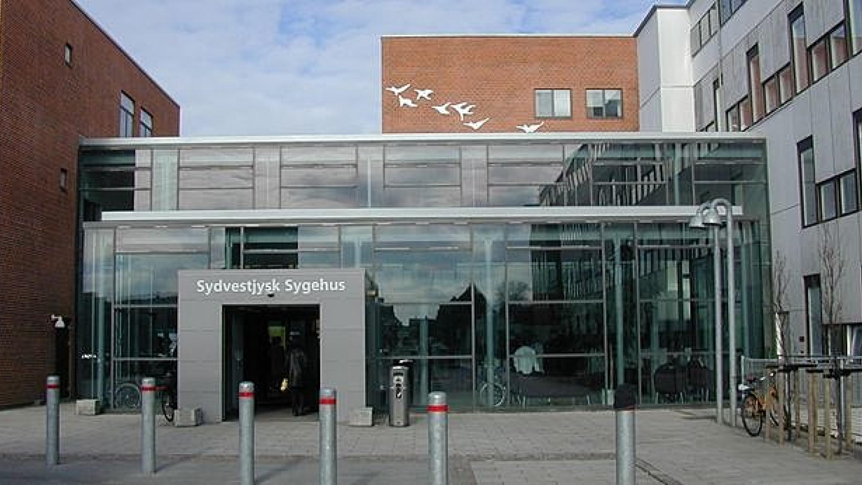Blandt andet Sydvestjysk Sygehus i Esbjerg har måttet ansætte flere udenlandske læger via rekrutteringsbureuer. Fotto: Region Syddanmark.
