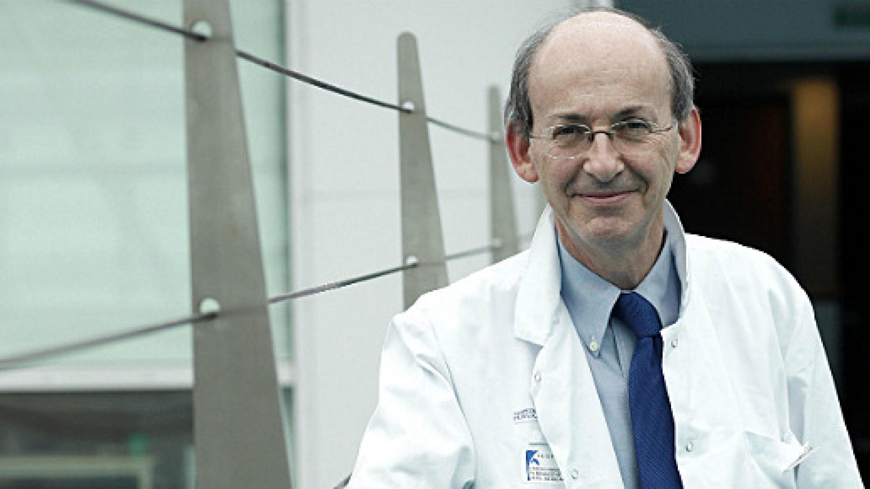 Philippe Menasché er professor og hjertekirurg på Georges Pompidou hospitalet i Paris. Han er chef for en ny enhed, som skal tiltrække udenlandske patienter til hospitalet. 