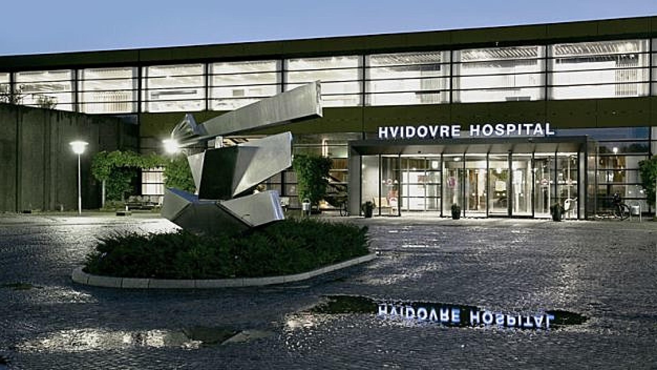 Hovedindgangen ved Hvidovre Hospital. Foto: Bjarke Ørsted.