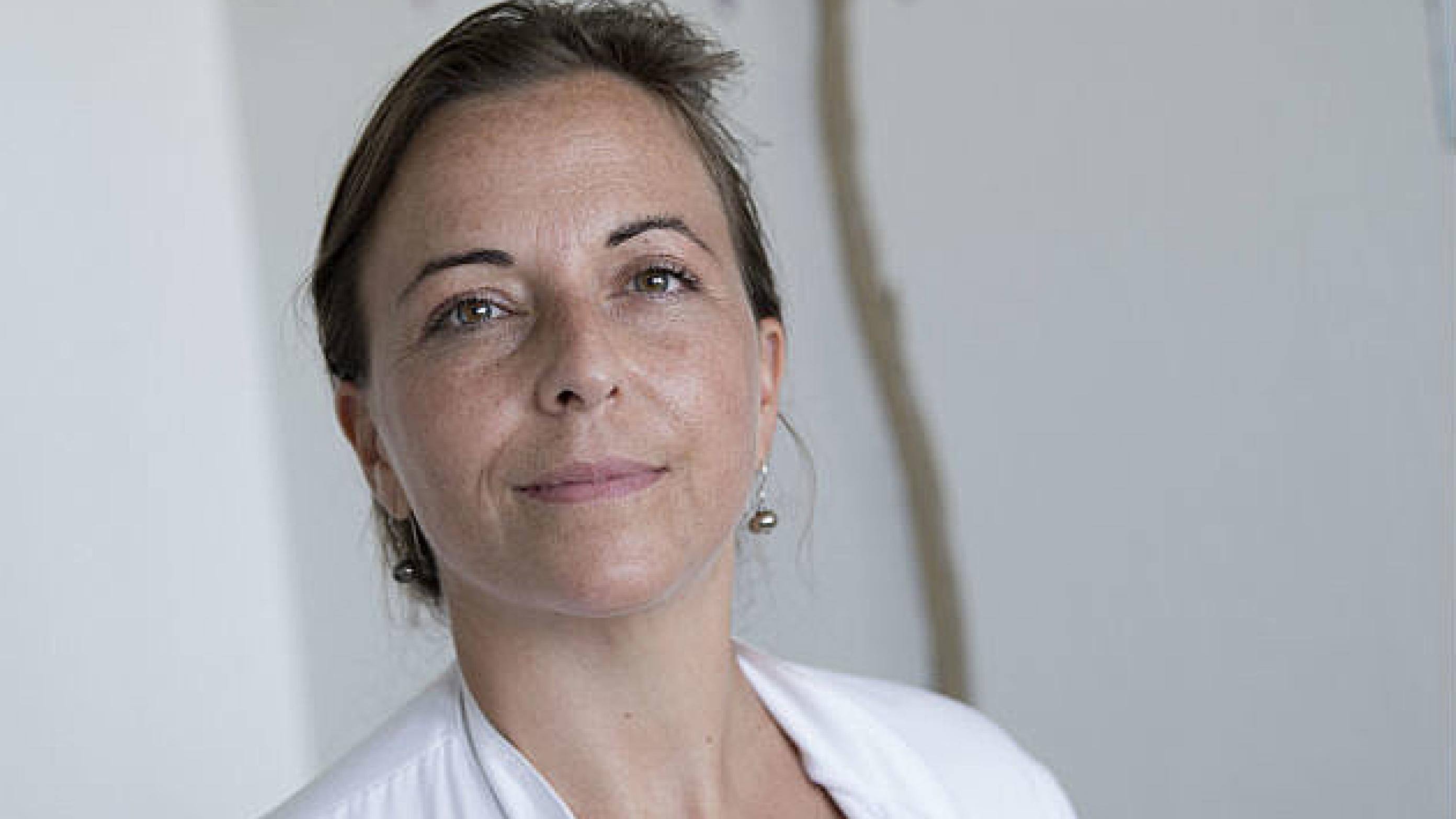 Helga Gulisano er ledende overlæge på Neurokirurgisk Afdeling, Aalborg Universitetshospital. Foto: Lars Horn/Baghuset.