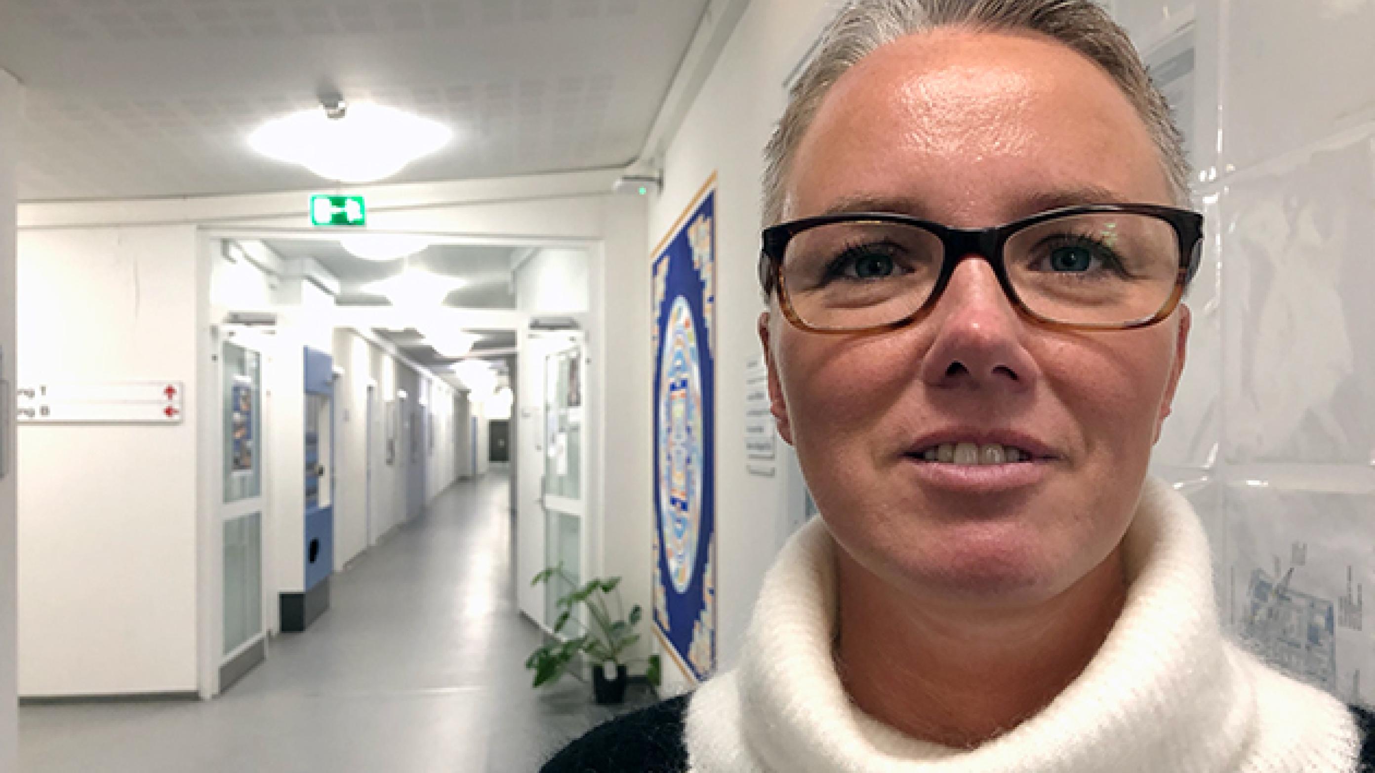 Overlæge i karkirurgi Lene Clausen tæller ned til den 1. marts, hvor hun forlader afdeling T på Odense Universitetshospital til fordel for en introstilling i almen medicin. Foto: Ugeskriftet.