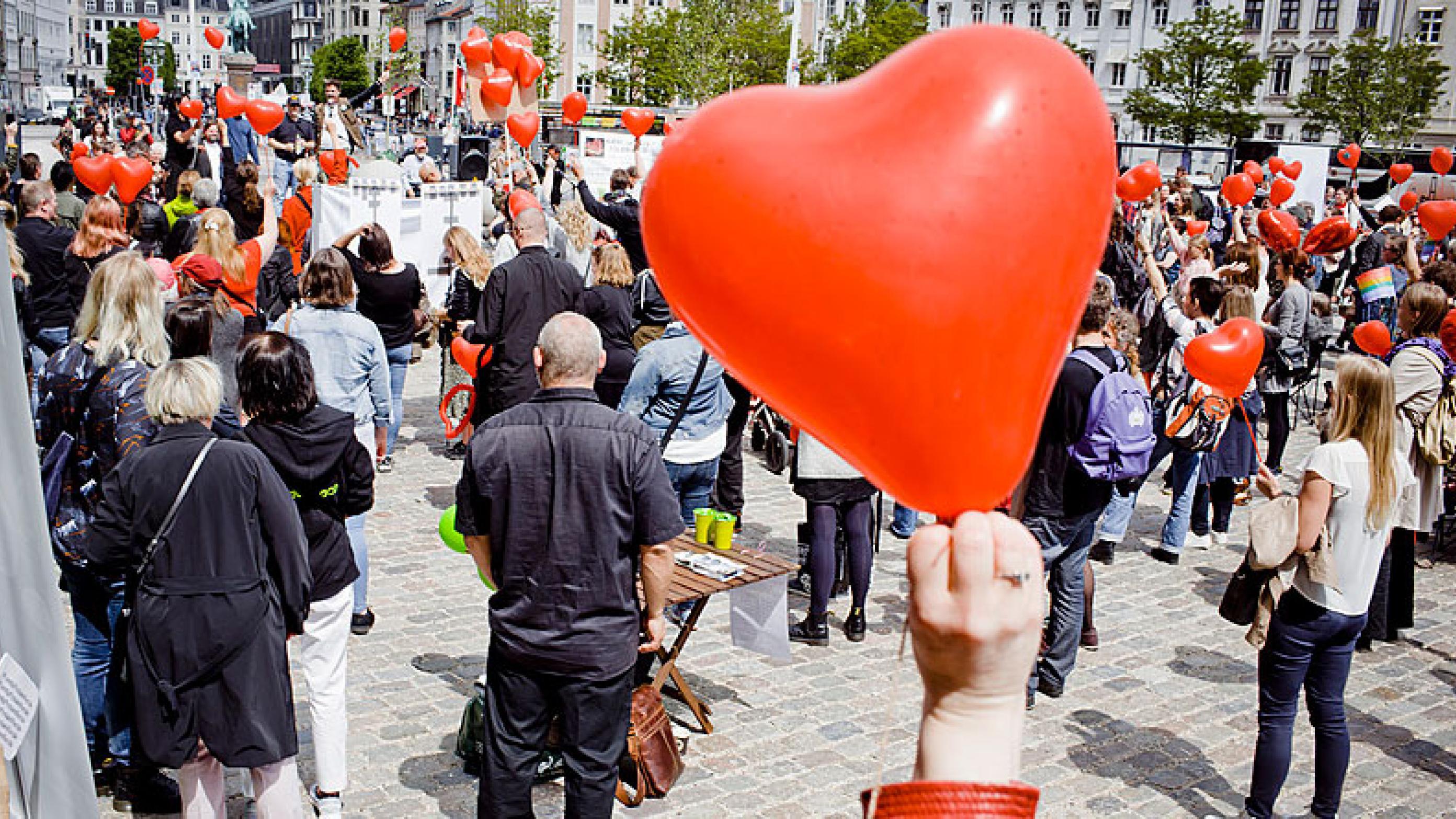Fra støttedemonstrationen »Happening for Psykiatrien” på Christiansborg Slotsplads i juni 2019.  Foto: Claus Boesen  