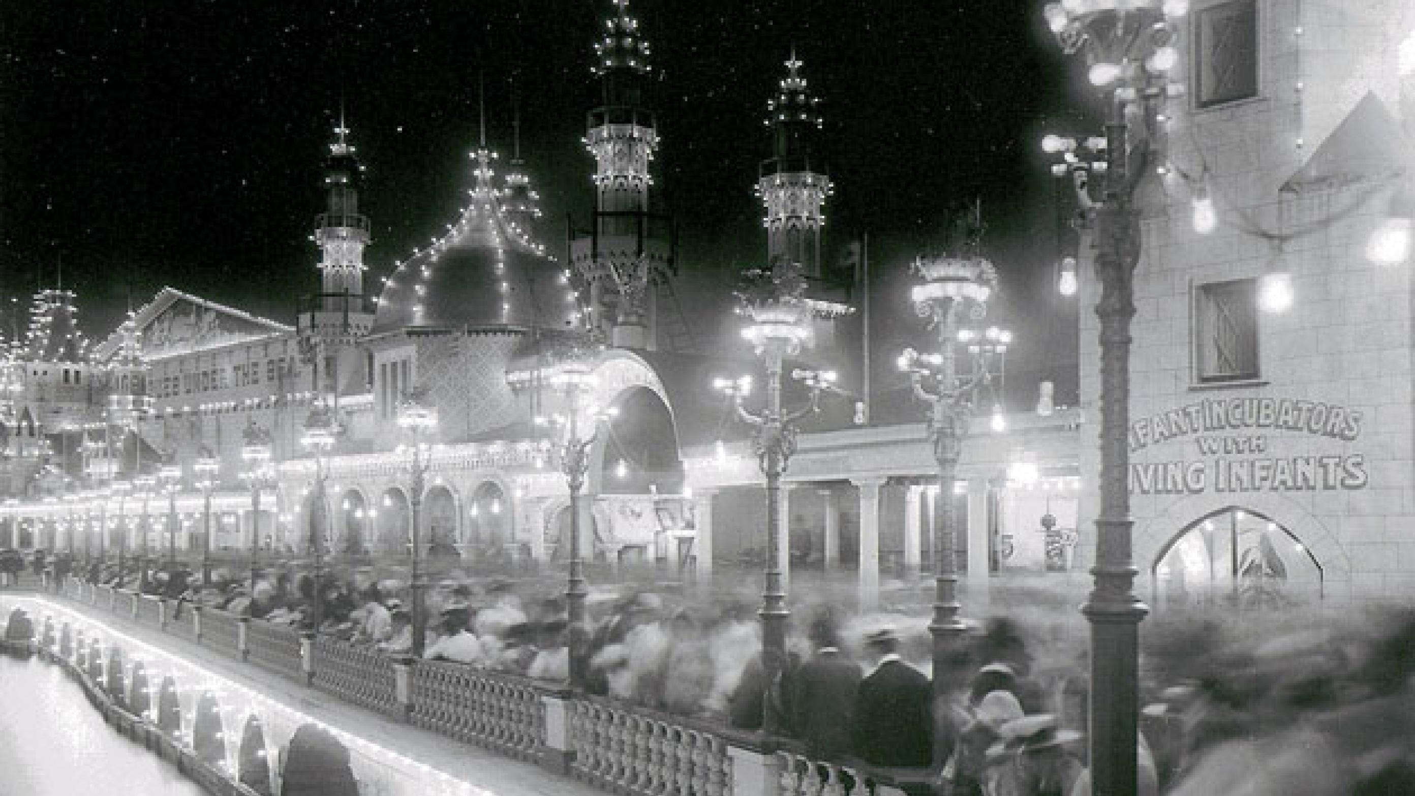 Martin Couney udstillede »sine« kuvøsebørn i forlystelsesparken Luna Park på Coney Island fra 1903-1945. Billedet er fra 1906. Foto: neonatalogy.org