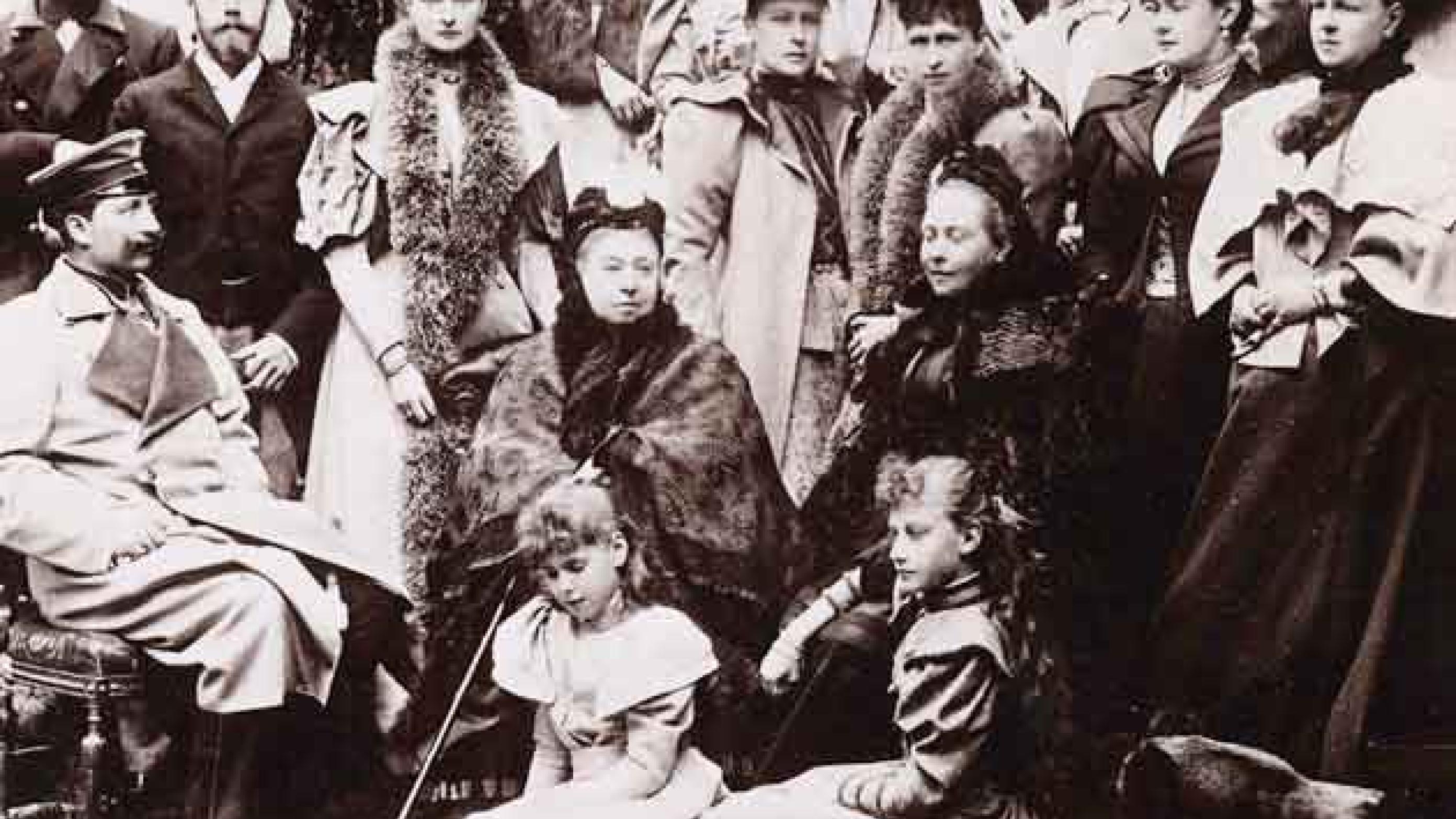 Dronning Victoria – kongelig bærer af blødergenet – med familien omkring sig.