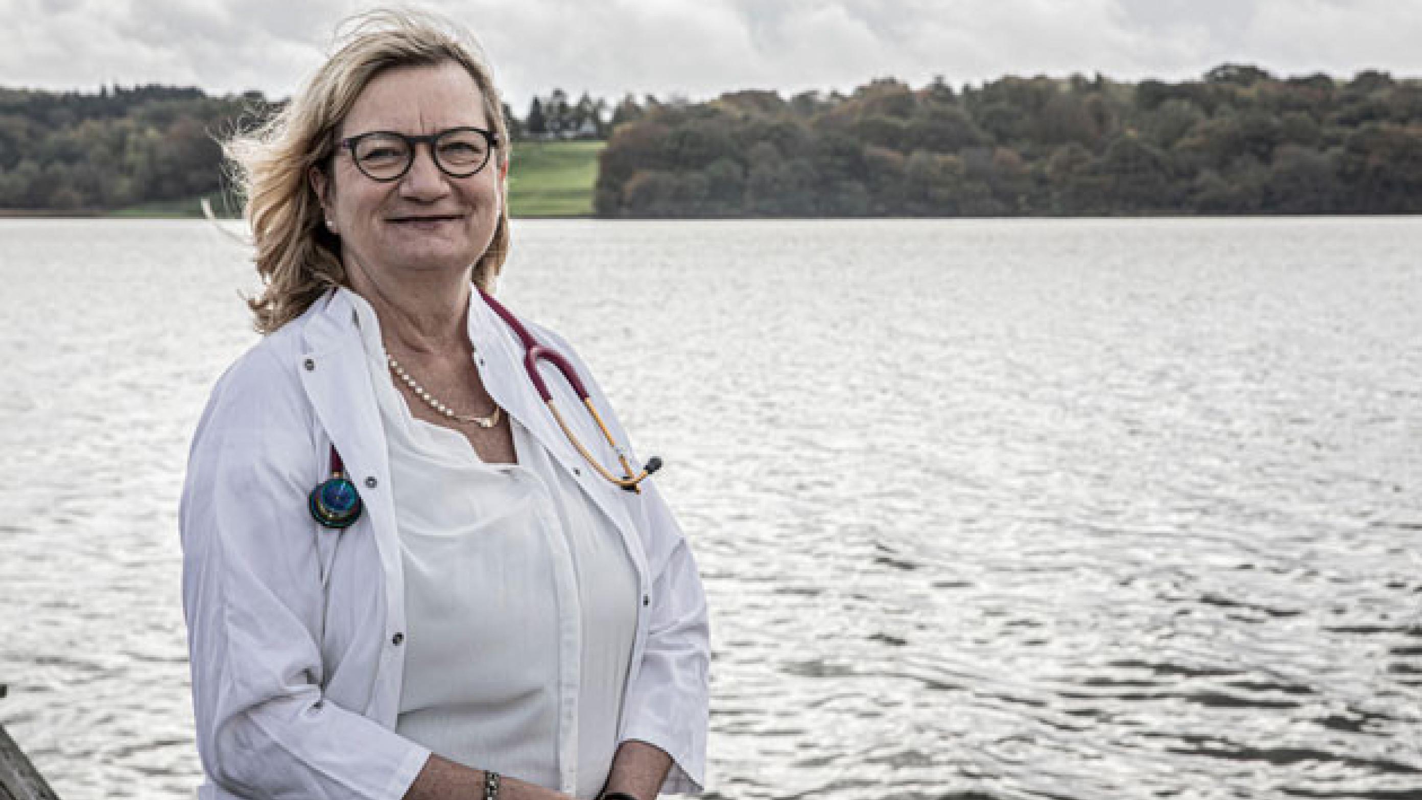 Praktiserende læge Inger Uldall Juhl er ved at etablere et lokalt netværk mellem praktiserende læger og præster i Kolding. Foto: Winblad Fotografi
